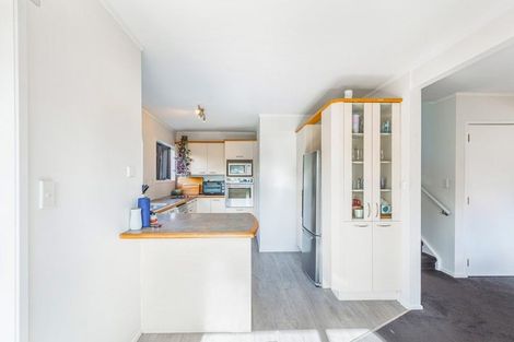 Photo of property in 9 Seagrove Road, West Harbour, Auckland, 0618