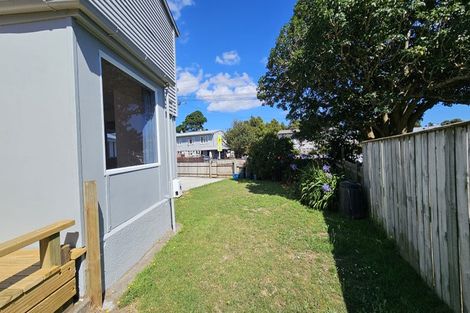 Photo of property in 10 Cook Street, Marfell, New Plymouth, 4310