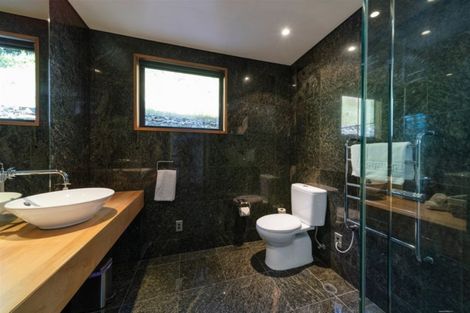 Photo of property in 9 Vanda Place, Fernhill, Queenstown, 9300