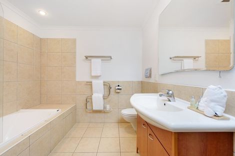 Photo of property in 207/136 Marine Parade, Mount Maunganui, 3116