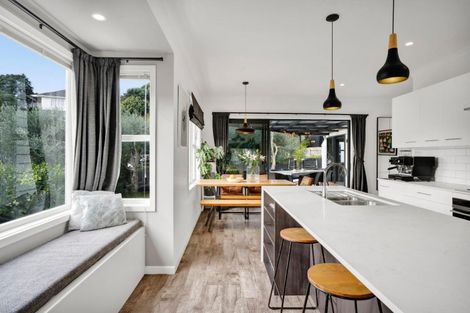 Photo of property in 15 Bracken Street, New Plymouth, 4310