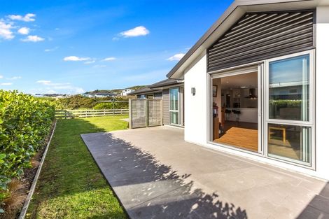 Photo of property in 15 Ken Douglas Drive, Aotea, Porirua, 5024
