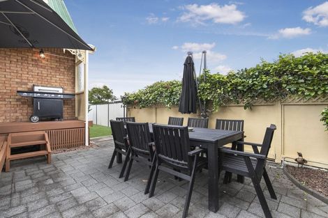 Photo of property in 14 Hadley Wood Drive, Wattle Downs, Auckland, 2103