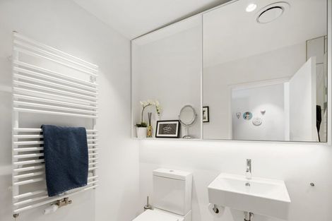 Photo of property in 33 Jean Caldwell Way, Island Bay, Wellington, 6023