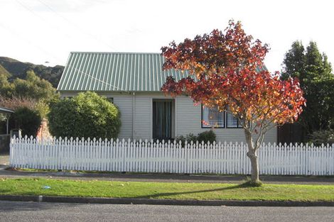 Photo of property in 5 Shearer Crescent, Naenae, Lower Hutt, 5011