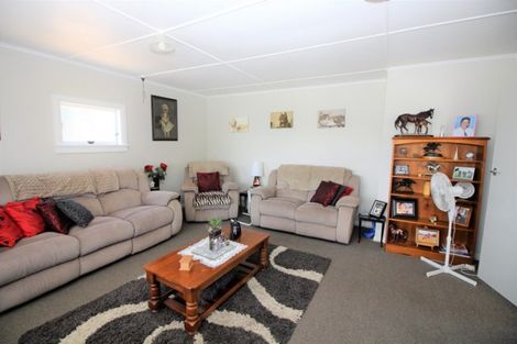 Photo of property in 3 George Street, Dannevirke, 4930