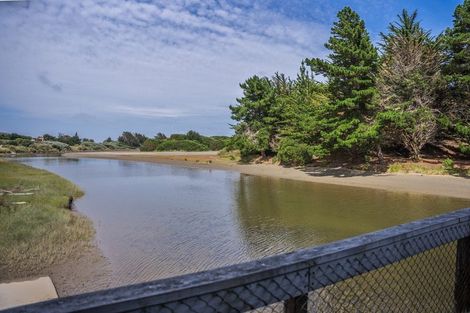 Photo of property in 28 Drake Street, Waikawa Beach, Levin, 5573