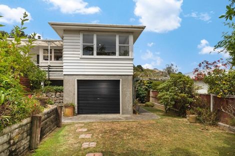 Photo of property in 57 Raroa Terrace, Tawa, Wellington, 5028