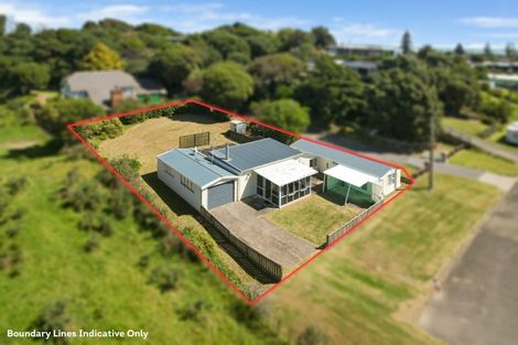 Photo of property in 11 Rata Street, Otaki Beach, Otaki, 5512