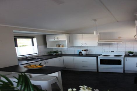 Photo of property in 2/109 Don Buck Road, Massey, Auckland, 0614