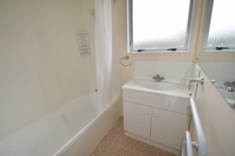 Photo of property in 2/2 Mcdowell Crescent, Hillcrest, Auckland, 0626