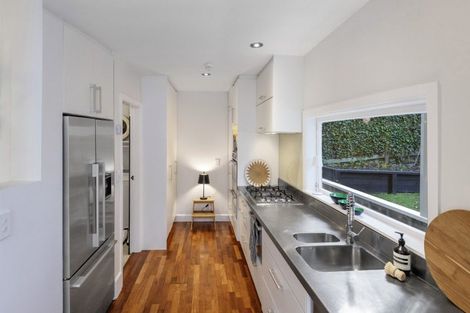 Photo of property in 8 Glen Road, Kelburn, Wellington, 6012