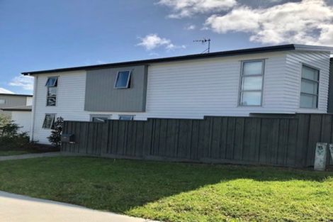 Photo of property in 1a Pavola Grove, Glenfield, Auckland, 0629