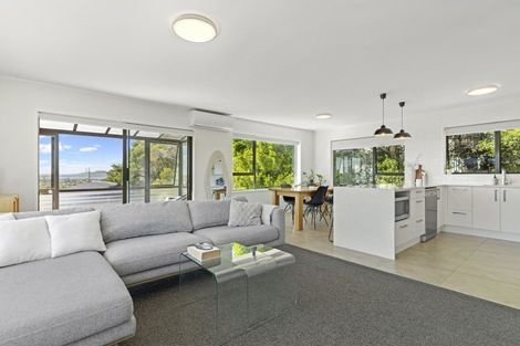 Photo of property in 1/39 Sunset Road, Totara Vale, Auckland, 0632