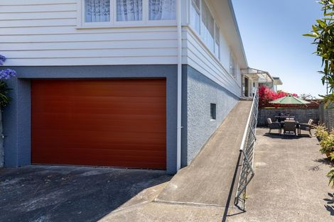 Photo of property in 52 Queens Road, Glen Avon, New Plymouth, 4312