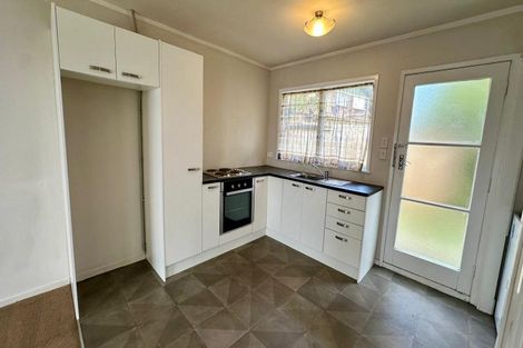 Photo of property in 37 Spence Road, Henderson, Auckland, 0612