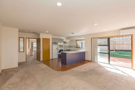 Photo of property in 40 Pigeon Mountain Road, Half Moon Bay, Auckland, 2012