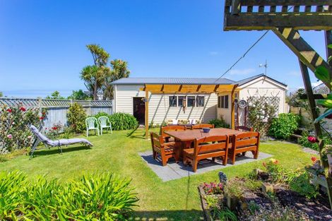 Photo of property in 18 Okiwa Terrace, Waiinu Beach, Whanganui, 4588