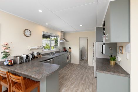 Photo of property in 6 Milne Place, Merrilands, New Plymouth, 4312