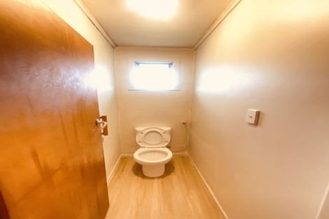 Photo of property in 28 Maui Pomare Street, Blockhouse Bay, Auckland, 0600