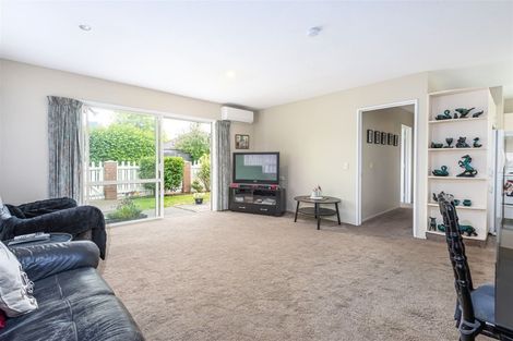 Photo of property in 2/76 Gilberthorpes Road, Hei Hei, Christchurch, 8042