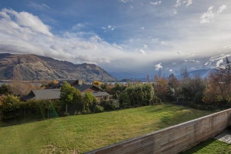 Photo of property in 2a Waimana Place, Wanaka, 9305