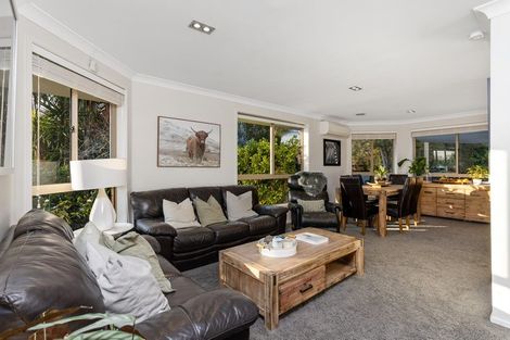 Photo of property in 14 Stonedge Lane, Rosedale, Auckland, 0632