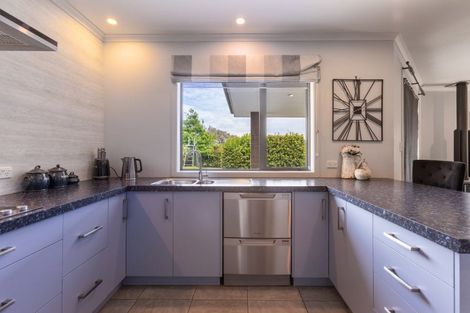 Photo of property in 8 Gordon Street, Woodville, 4920