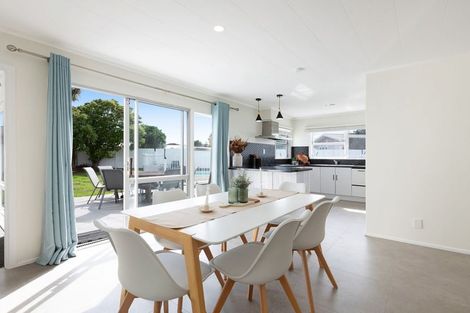 Photo of property in 3 Dennis Grove, Paraparaumu Beach, Paraparaumu, 5032