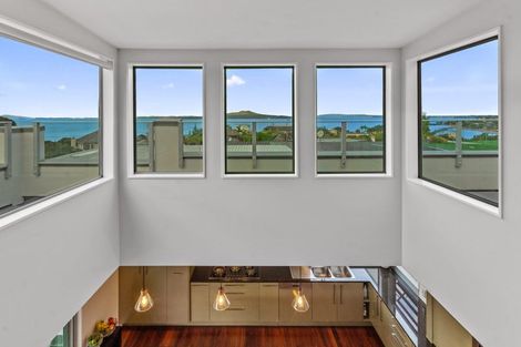 Photo of property in 5b Rahopara Street, Castor Bay, Auckland, 0620