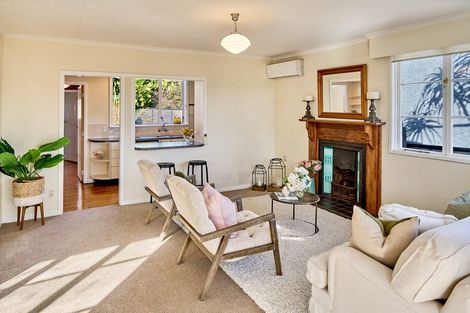 Photo of property in 128 Mana Esplanade, Paremata, Porirua, 5026