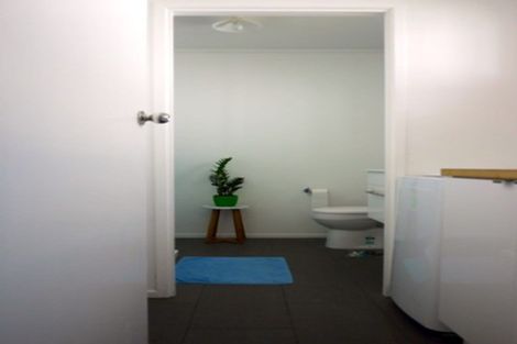 Photo of property in 4/28 William Bond Street, Stanley Point, Auckland, 0624