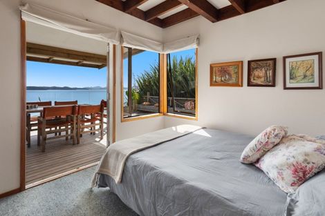 Photo of property in 2 Queens View Road, Russell, 0202