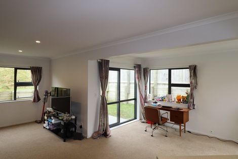 Photo of property in 7a Sandino Place, Grenada Village, Wellington, 6037