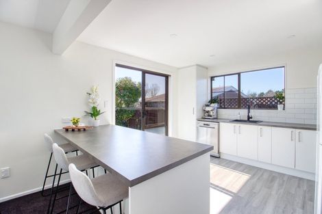 Photo of property in 2/10 Montclare Avenue, Ilam, Christchurch, 8041