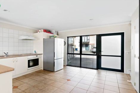 Photo of property in Tuscany Way, 15/3 Ambrico Place, New Lynn, Auckland, 0600