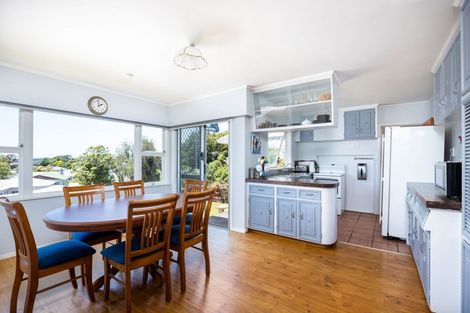 Photo of property in 52 Queens Road, Glen Avon, New Plymouth, 4312