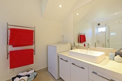 Photo of property in 8 Gilray Place, Waimarama, 4294