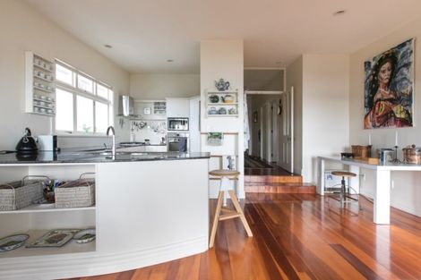Photo of property in 42 Queen Street, Northcote Point, Auckland, 0627