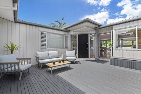 Photo of property in 9 Garmons Way, Castor Bay, Auckland, 0620