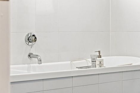 Photo of property in 199 Chelsea View Drive, Chatswood, Auckland, 0626