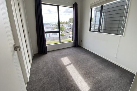 Photo of property in 6 Parahau Road, Papakura, 2110