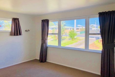 Photo of property in 1/221 Birkdale Road, Birkdale, Auckland, 0626