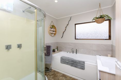 Photo of property in 220 Frankley Road, Frankleigh Park, New Plymouth, 4310