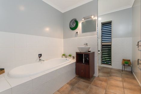 Photo of property in 72 Aranui Road, Kairanga, Palmerston North, 4475