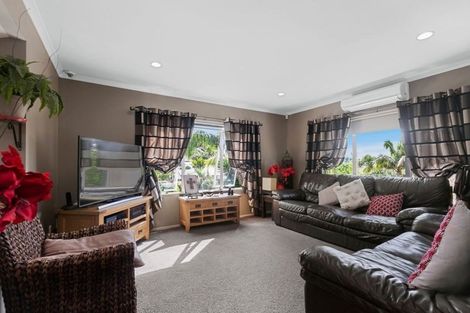 Photo of property in 20 Kate Sheppard Avenue, Torbay, Auckland, 0630