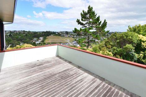 Photo of property in 2/81 Knights Road, Rothesay Bay, Auckland, 0630