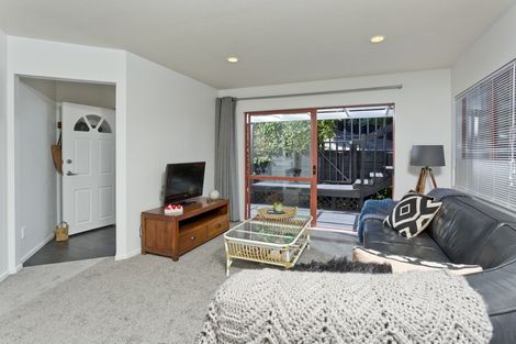 Photo of property in 2/16 Redwing Street, Browns Bay, Auckland, 0630