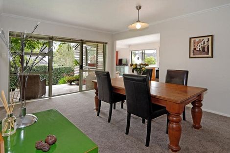 Photo of property in 13 La Roche Place, Northcote, Auckland, 0627