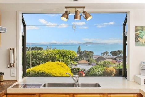 Photo of property in 6 Embling Place, Eastern Beach, Auckland, 2012